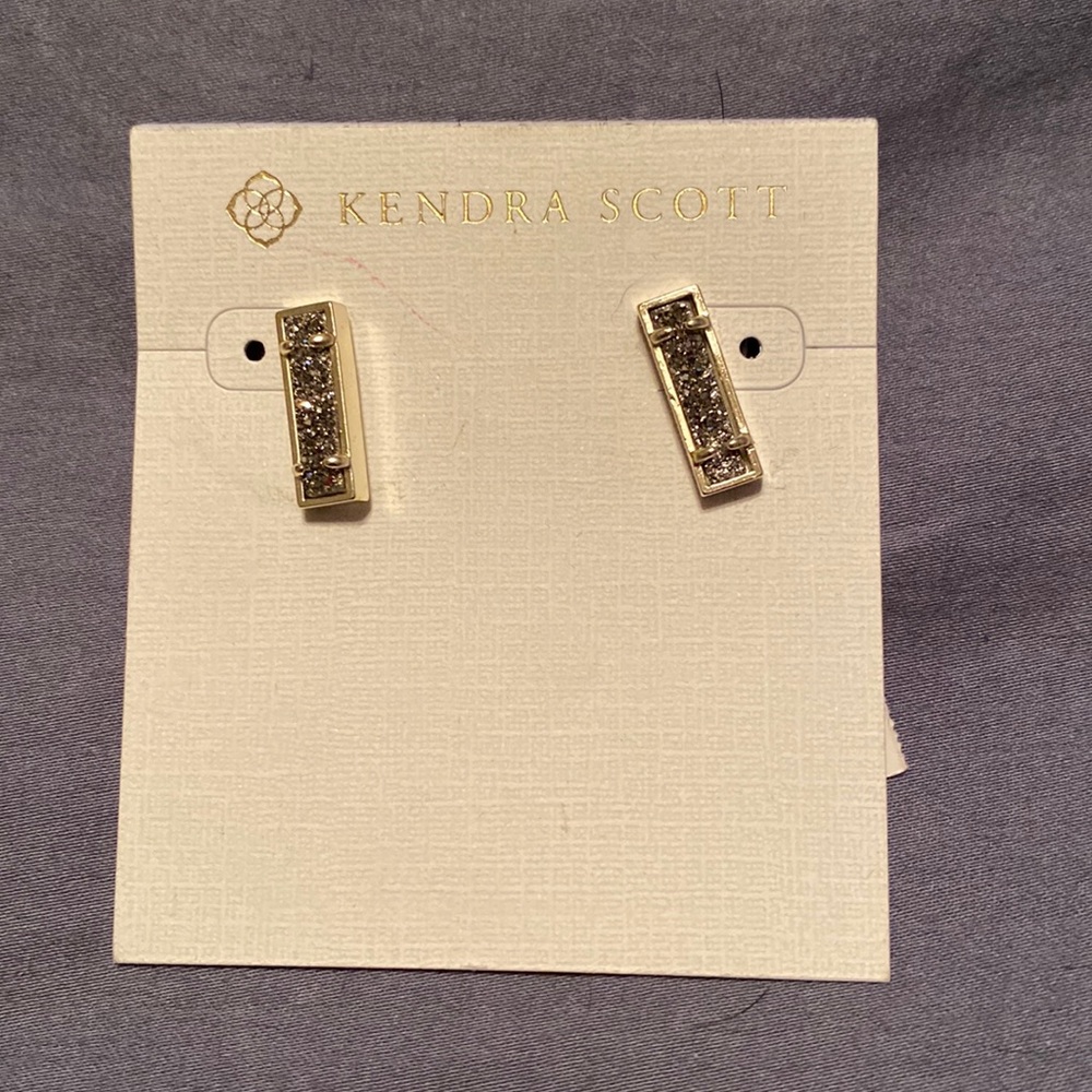 🆕 Kendra Scott lady studs 🆕